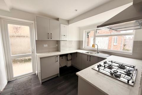 3 bedroom semi-detached house to rent, Wythburn Close, LOUGHBOROUGH