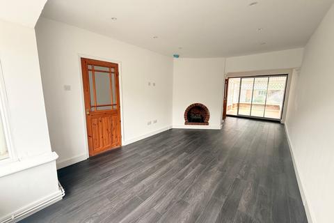 3 bedroom semi-detached house to rent, Wythburn Close, LOUGHBOROUGH