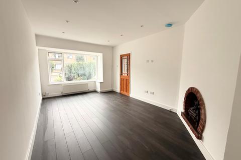 3 bedroom semi-detached house to rent, Wythburn Close, LOUGHBOROUGH