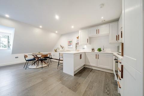 1 bedroom penthouse for sale, Bickley Park Road, Bromley, Kent, BR1