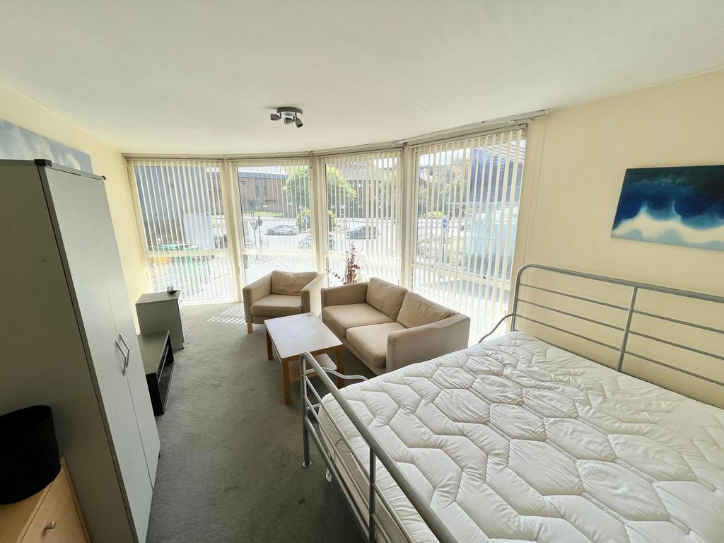 1 bedroom in a flat share to rent