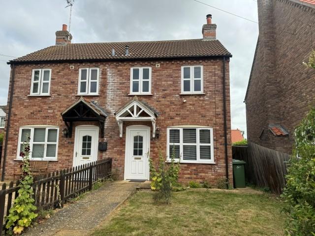 3 bedroom semi-detached house to rent