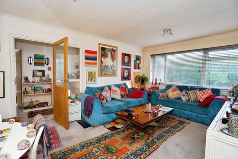 2 bedroom flat for sale, Holly Court, Storrington, Pulborough, West Sussex, RH20