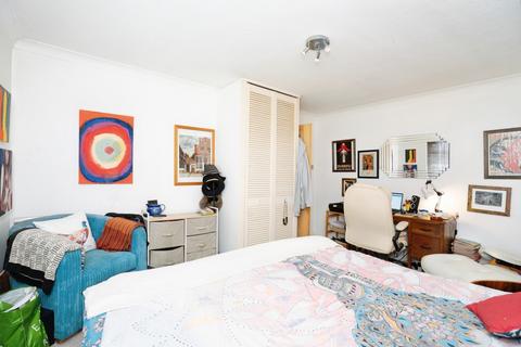 2 bedroom flat for sale, Holly Court, Storrington, Pulborough, West Sussex, RH20