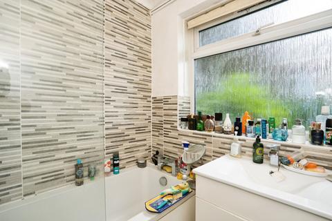2 bedroom flat for sale, Holly Court, Storrington, Pulborough, West Sussex, RH20