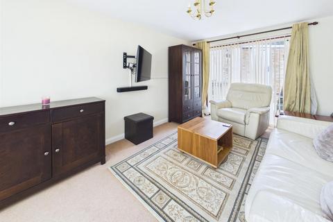 4 bedroom detached house to rent, Bullfinch Road, South Croydon