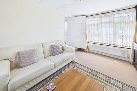 4 bedroom detached house to rent, Bullfinch Road, South Croydon
