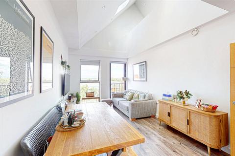 3 bedroom penthouse for sale, Roper Court, 109 George Leigh Street M4