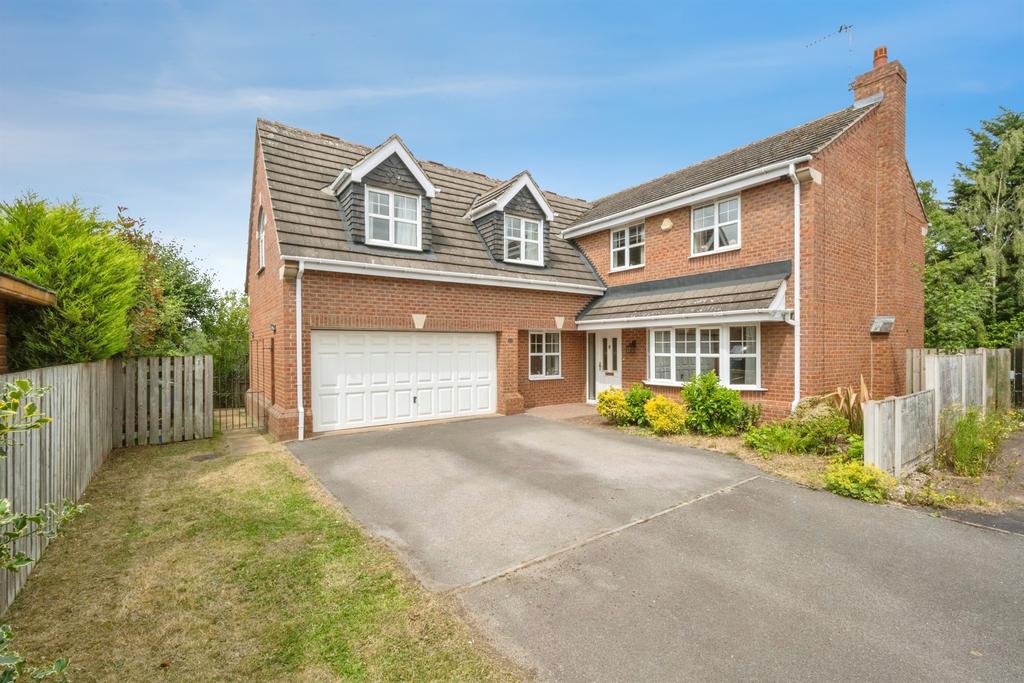 5 bedroom detached house for sale