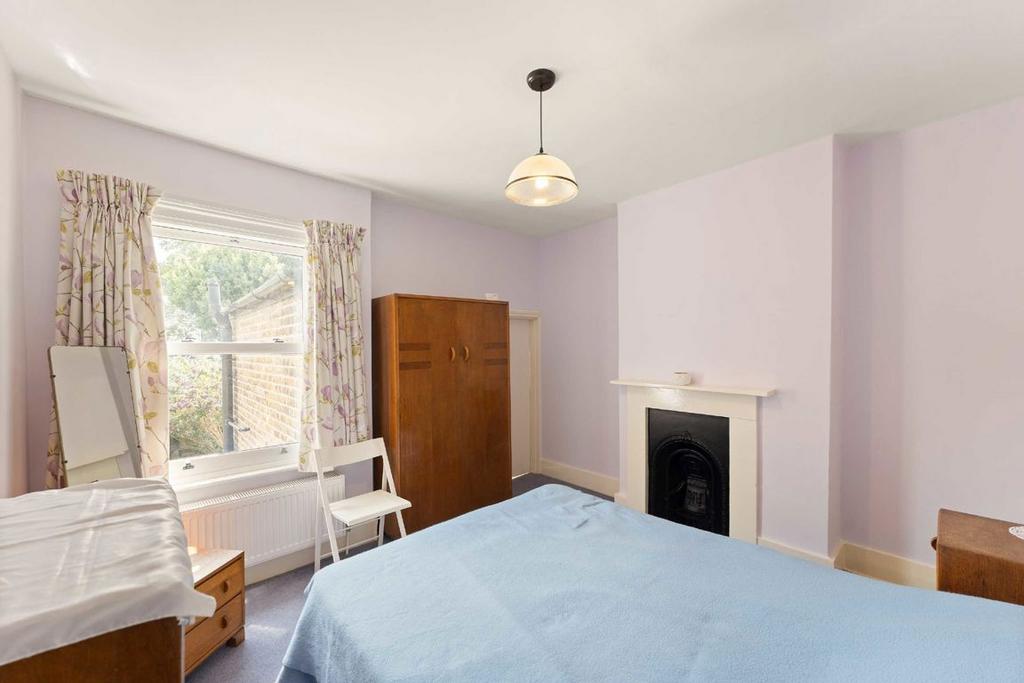 Bedroom, fireplace