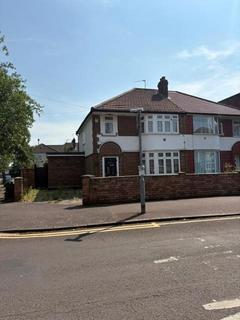 3 bedroom end of terrace house to rent, Church Street, Dagenham