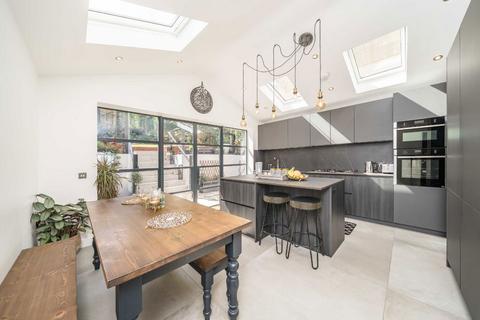 4 bedroom semi-detached house for sale, Knollys Road, London SW16