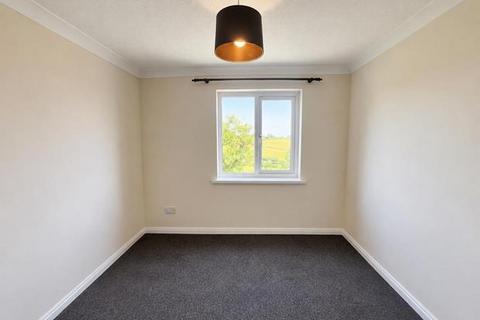 2 bedroom flat to rent, Launceston, Cornwall PL15