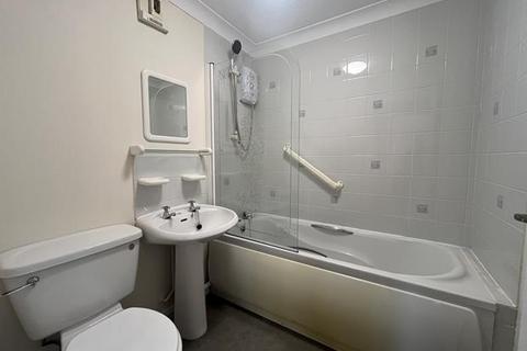 2 bedroom flat to rent, Launceston, Cornwall PL15