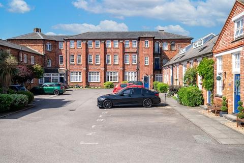 2 bedroom flat for sale, Irthlingborough Road, Wellingborough, NN8