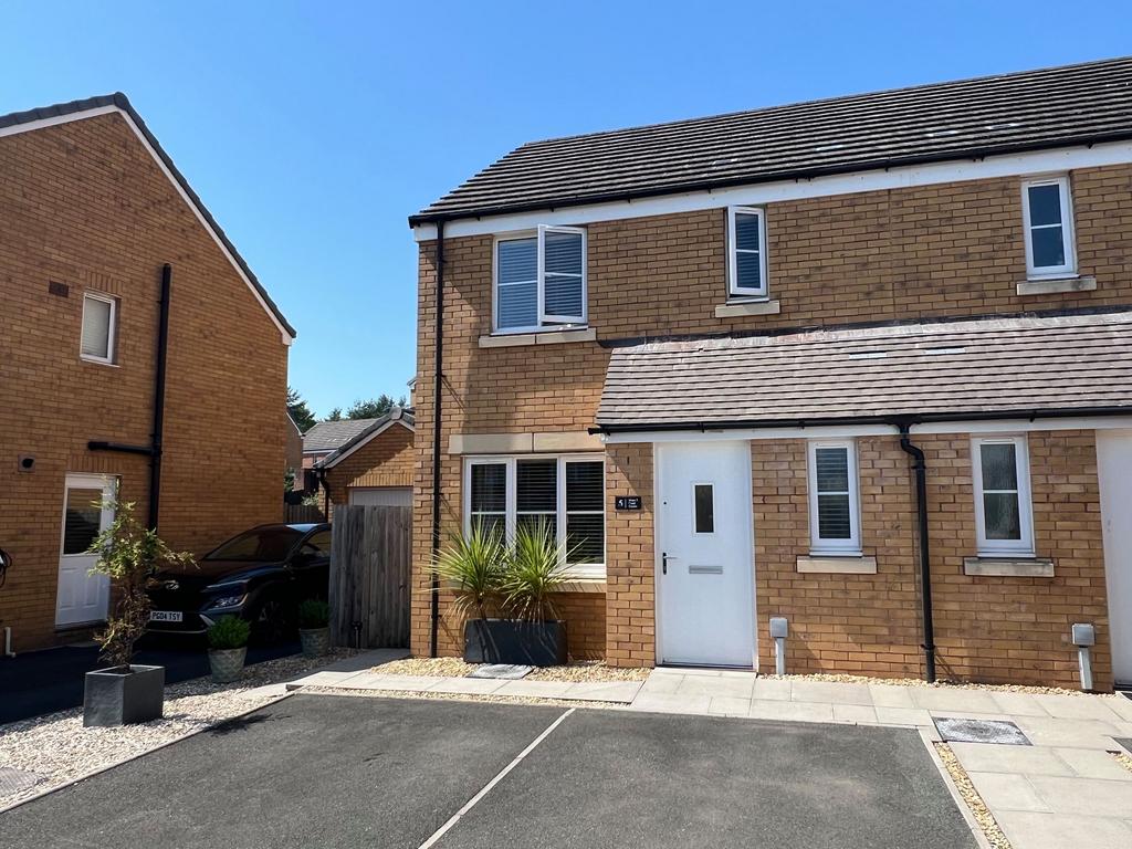 3 bedroom semi-detached house for sale