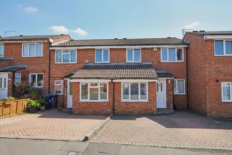 3 bedroom terraced house for sale, Elm Way, London, N11