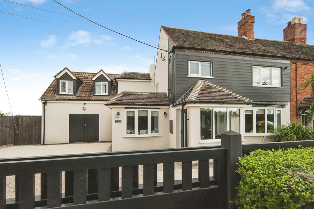 4 bedroom end of terrace house for sale
