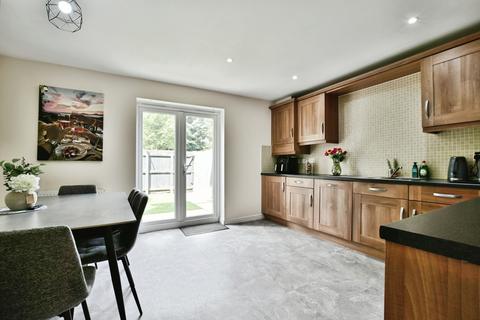 4 bedroom end of terrace house for sale, Lawnhurst Avenue, Manchester, M23