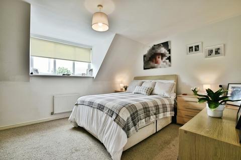 4 bedroom end of terrace house for sale, Lawnhurst Avenue, Manchester, M23