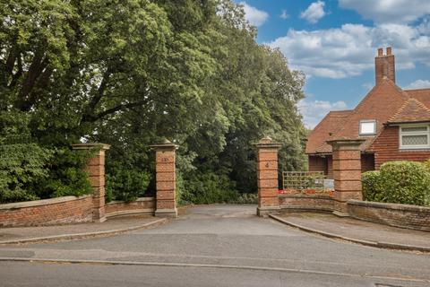 2 bedroom flat for sale, Elizabeth Court, North Foreland Road, Broadstairs, Kent, CT10