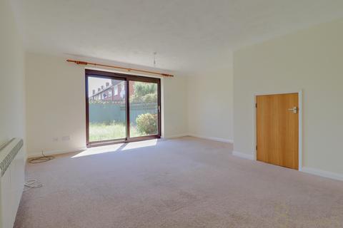 3 bed terraced house for rent in The Vineries, Eastbourne