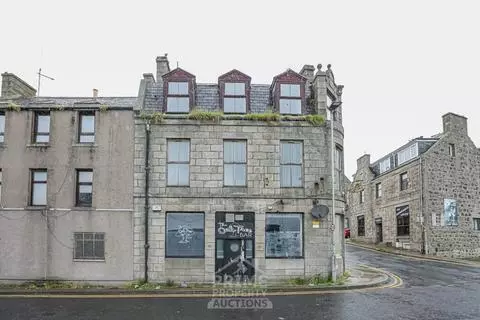 3 bedroom flat for sale