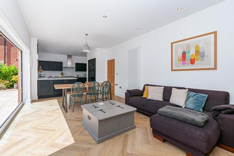 5 bedroom detached house for sale, Hale Close, Hull HU10