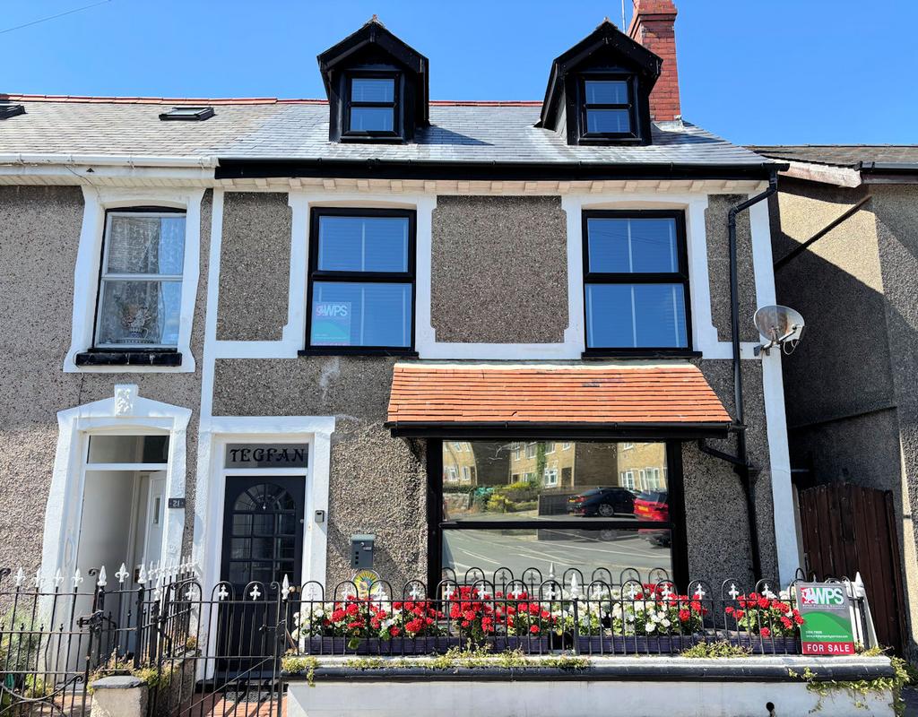 4 bedroom semi-detached house for sale