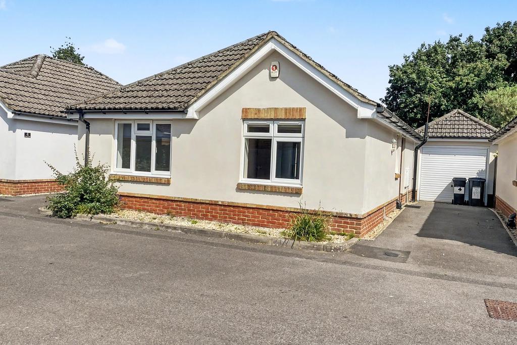 2 bedroom detached house for sale