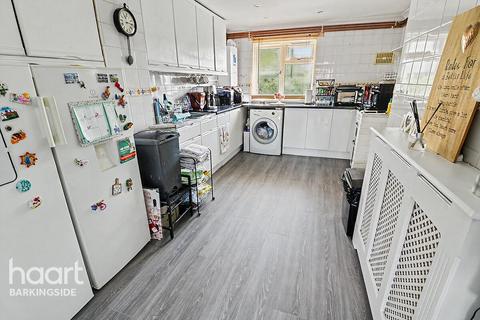 Limes Avenue, Chigwell