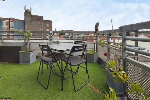 2 bedroom penthouse for sale, Sanford Street, Swindon SN1