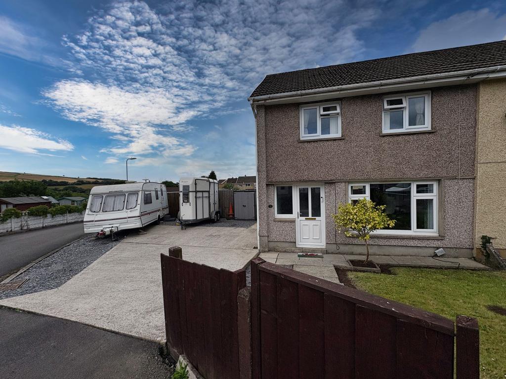 2 bedroom semi-detached house for sale