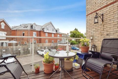 2 bedroom flat for sale, Cross Road, Weymouth, Dorset, DT4