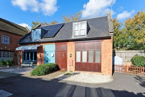 2 bedroom semi-detached house to rent, High Street Mews, Wellingborough, NN8