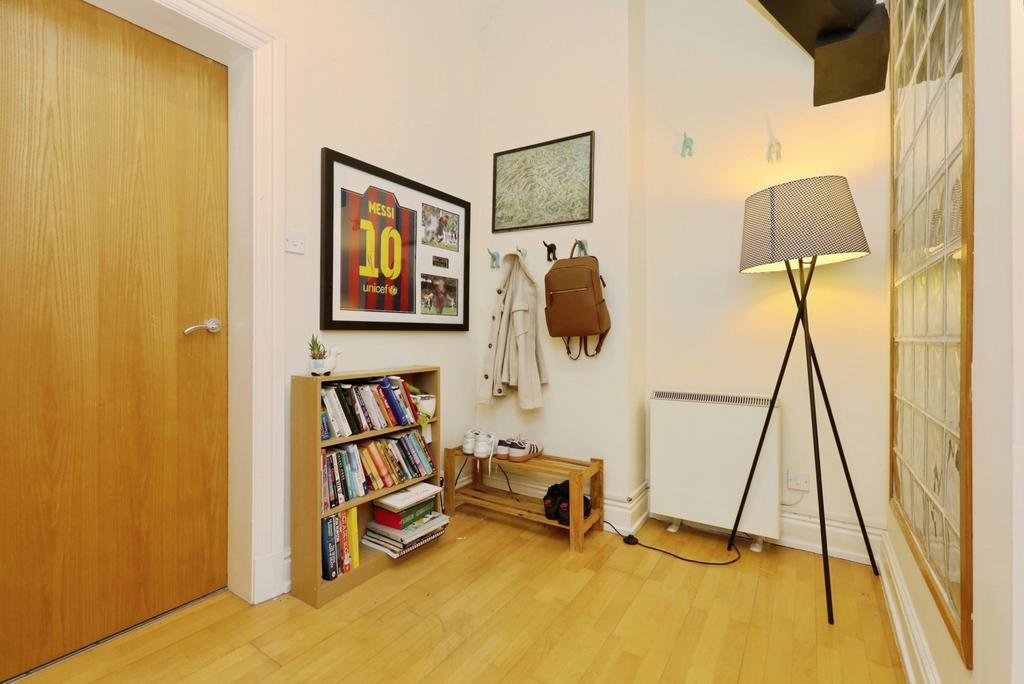 Apartment in Sheffield, South Yorkshire - More