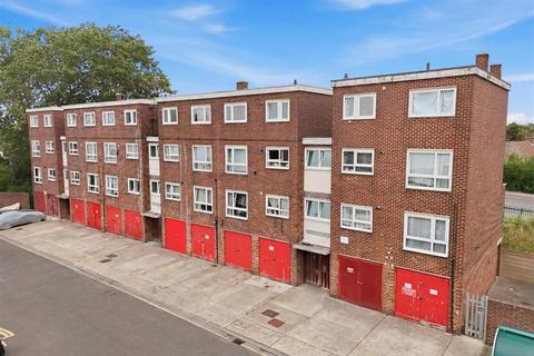 1 bedroom apartment for sale, Lambourne Gardens, Barking, Essex