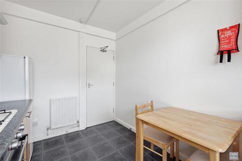 1 bedroom apartment for sale, Lambourne Gardens, Barking, Essex