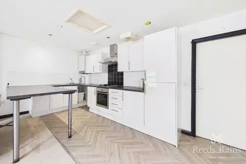 2 bedroom apartment to rent - View 2