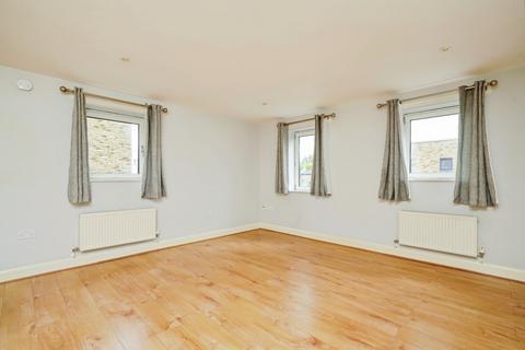2 bedroom flat for sale, London Road, Bicester, Oxfordshire, OX26