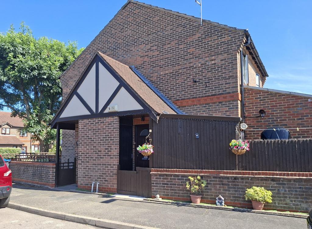 1 bedroom end of terrace house to rent