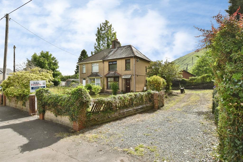 2 bedroom semi-detached house for sale