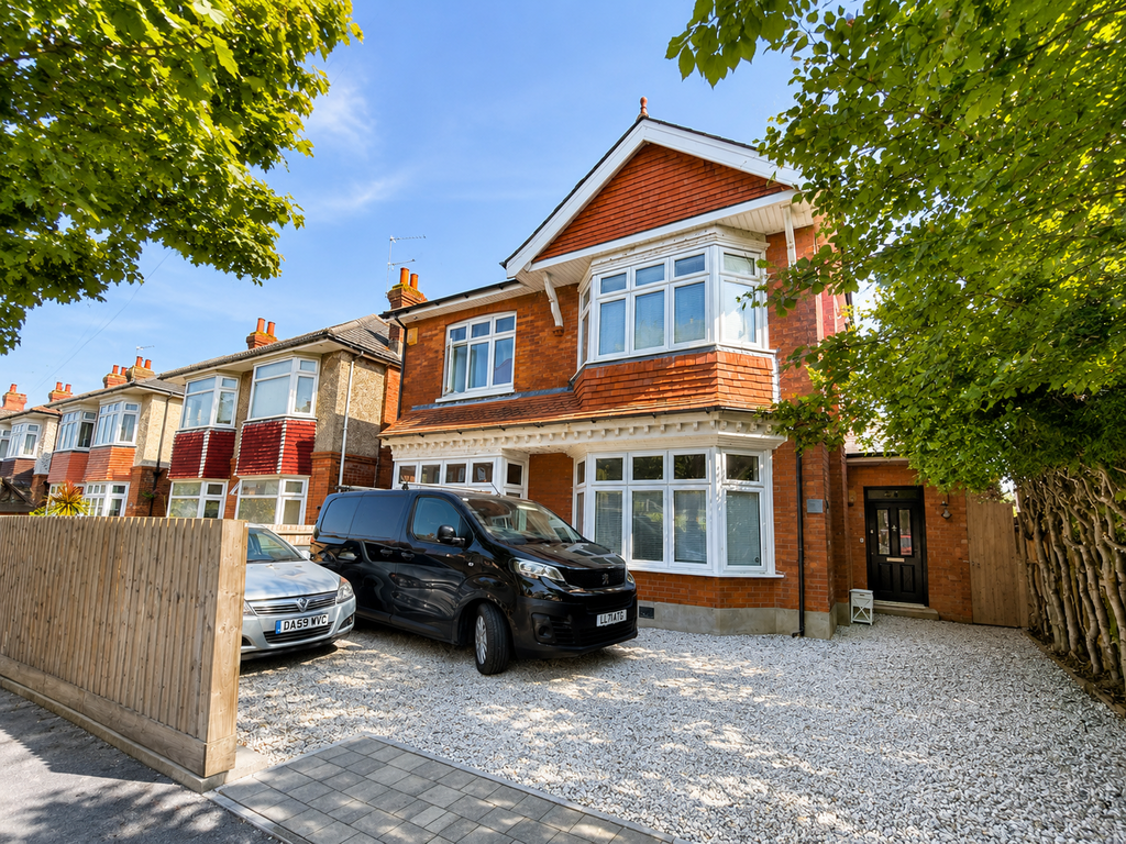 4 bedroom detached house to rent