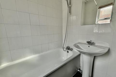 3 bedroom apartment for sale, Wingrove Avenue, Newcastle Upon Tyne