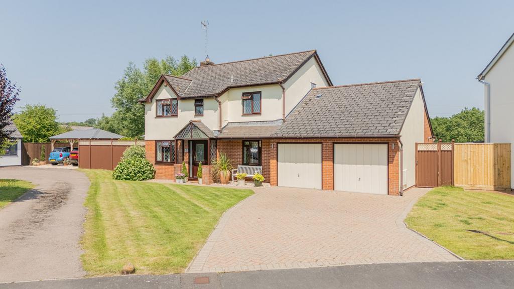 4 bedroom detached house for sale