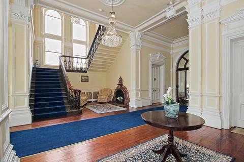 2 bedroom flat for sale, Halifax HX3