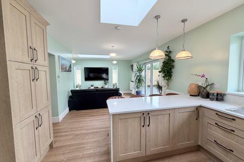 2 bedroom bungalow for sale, Emmanuel Gardens, Derwen Fawr, Sketty, Swansea