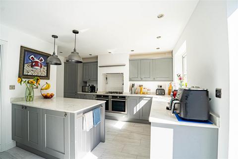 5 bedroom detached house for sale, Kensington Close, St. Leonards-On-Sea