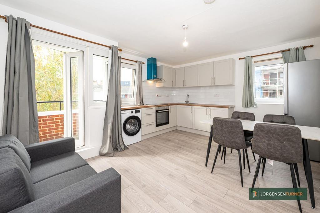 4 bedroom flat to rent
