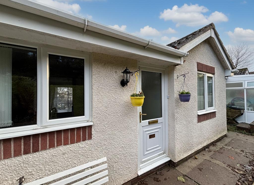 2 bedroom semi-detached bungalow to rent
